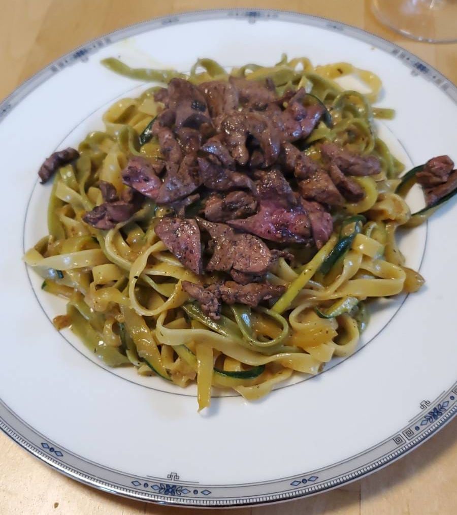 Essen gekocht durch Profikochen mit eigenen Convinience Produkten